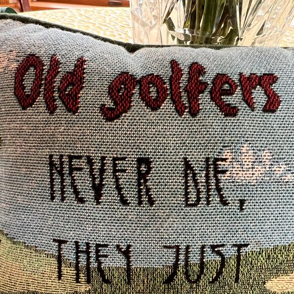 "Old golfers never die, they just putter away." 8x12 Needlepoint Pillow Gift EUC - Picture 4 of 9